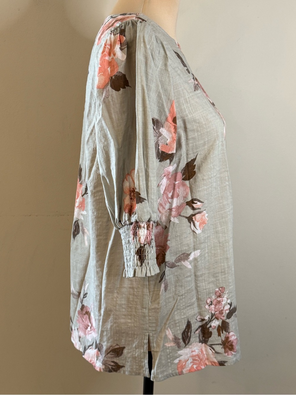 ODDY gray rose floral top elbow sleeves colorful roses SZ SM - Picture 2 of 13